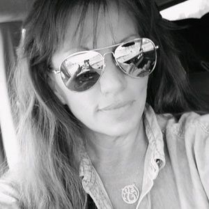 Meet your Posher, Dee